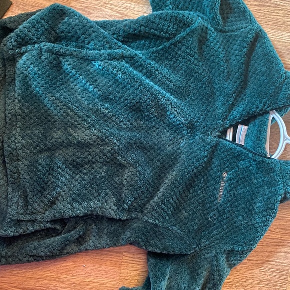 Hello! This is a Colombian sweater that’s a lovely green blue color! - Picture 3 of 3